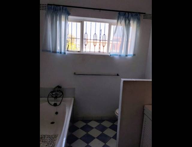 2 bed property to rent in FAIRWAYS